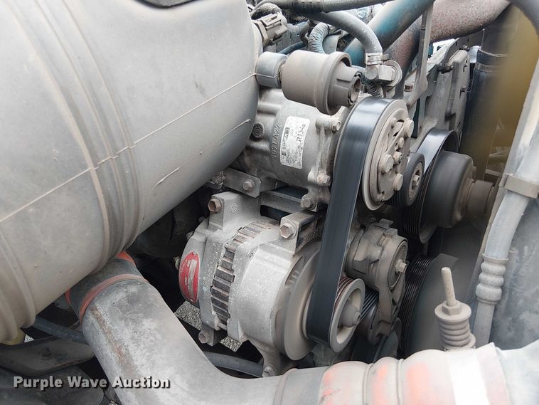 image for item EC3825 2006 International 4300 chipper truck