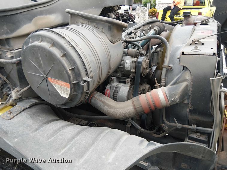 image for item EC3825 2006 International 4300 chipper truck