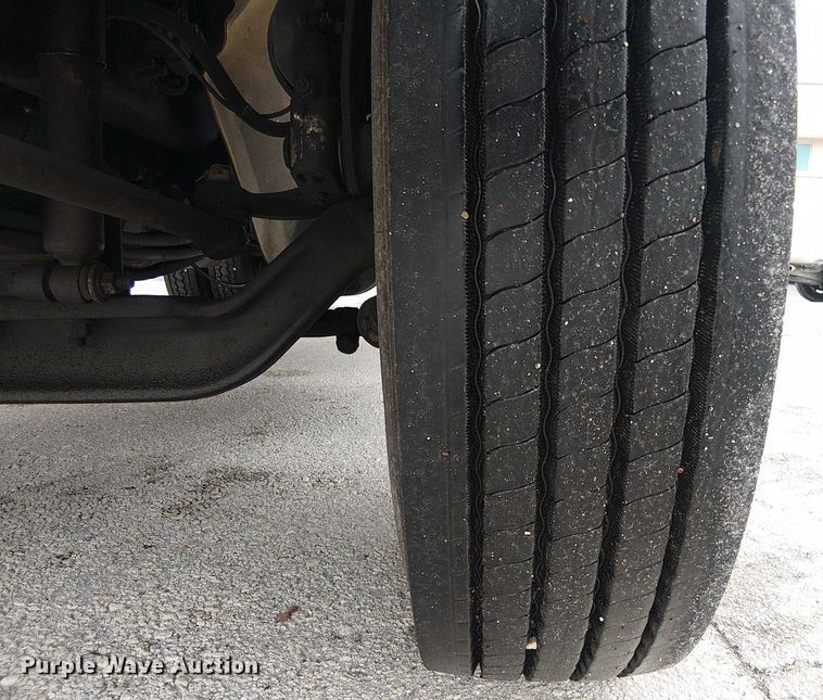 image for item EC3825 2006 International 4300 chipper truck