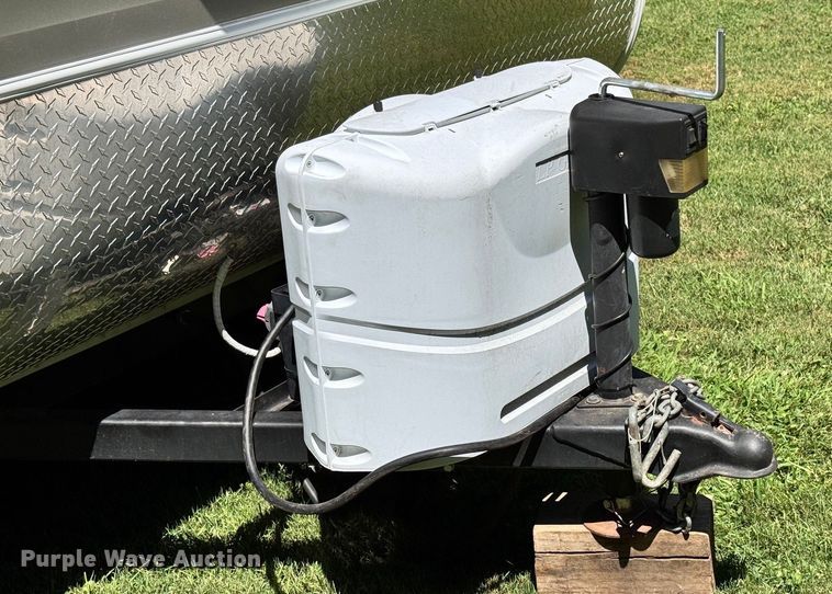 image for item EC3849 2017 Riverside Retro 177SE White Water camper