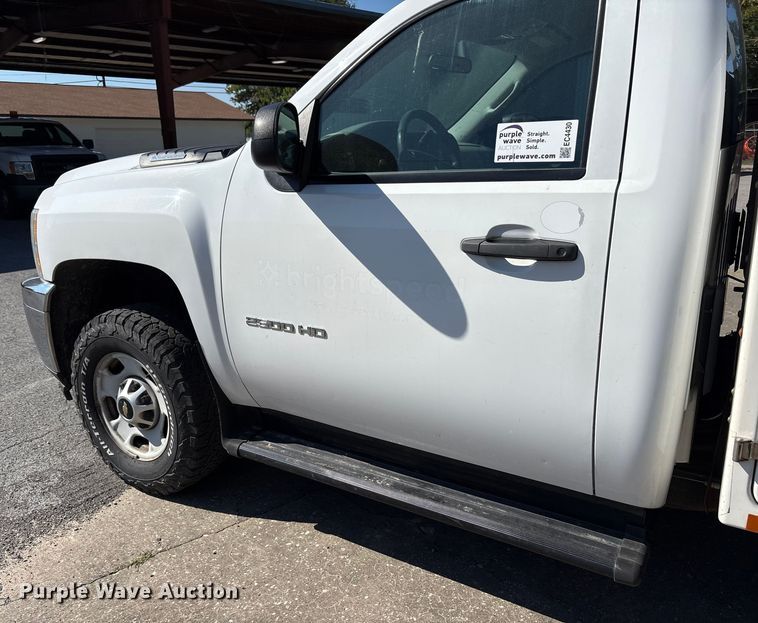 image for item EC4430 2013 Chevrolet Silverado 2500HD utility bed pickup truck