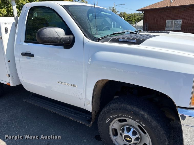 image for item EC4430 2013 Chevrolet Silverado 2500HD utility bed pickup truck