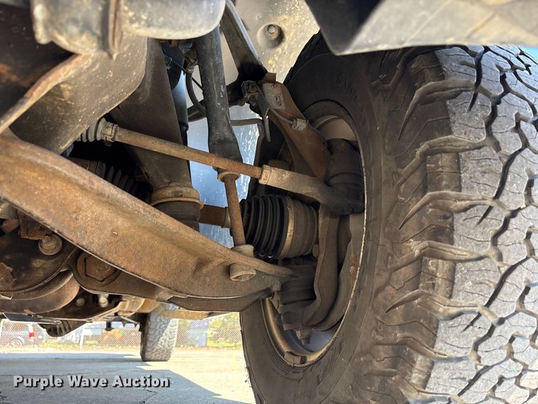 image for item EC4430 2013 Chevrolet Silverado 2500HD utility bed pickup truck