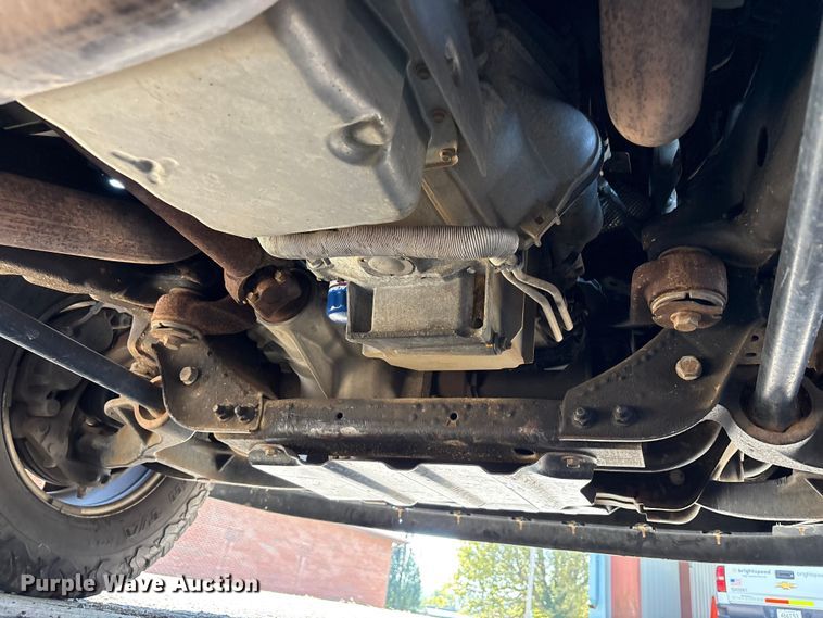 image for item EC4430 2013 Chevrolet Silverado 2500HD utility bed pickup truck