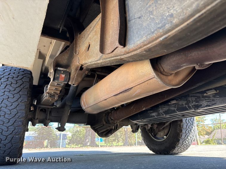 image for item EC4430 2013 Chevrolet Silverado 2500HD utility bed pickup truck