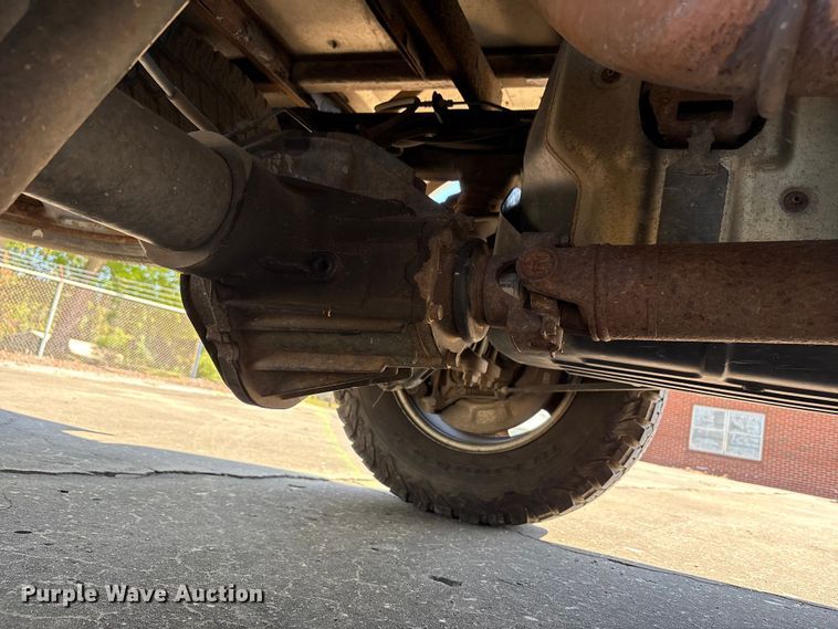 image for item EC4430 2013 Chevrolet Silverado 2500HD utility bed pickup truck