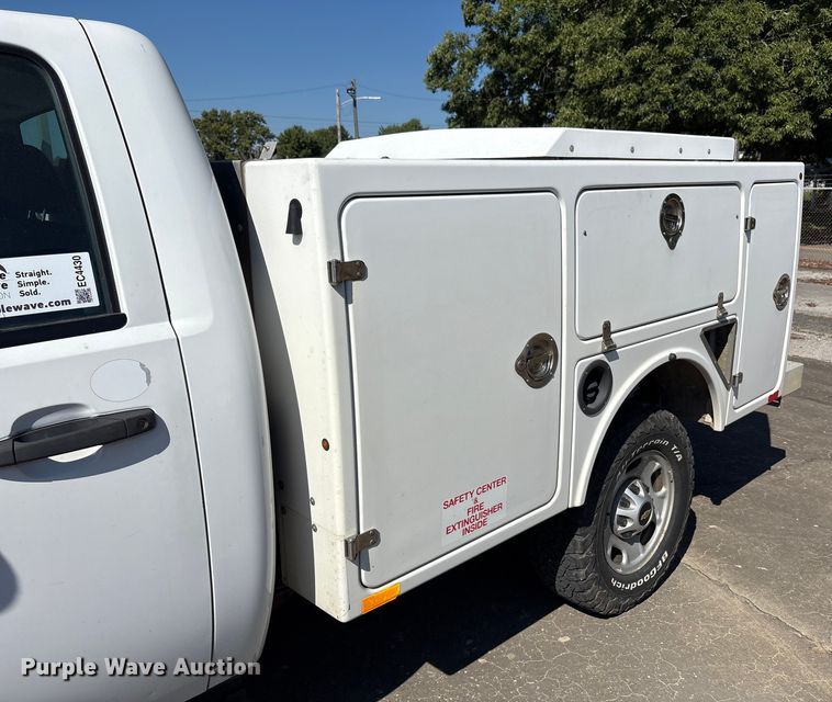 image for item EC4430 2013 Chevrolet Silverado 2500HD utility bed pickup truck
