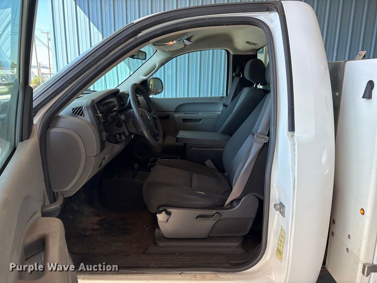 image for item EC4430 2013 Chevrolet Silverado 2500HD utility bed pickup truck