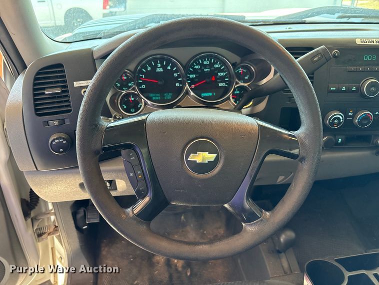 image for item EC4430 2013 Chevrolet Silverado 2500HD utility bed pickup truck