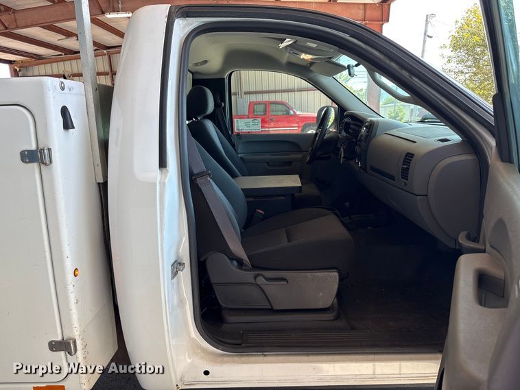 image for item EC4430 2013 Chevrolet Silverado 2500HD utility bed pickup truck