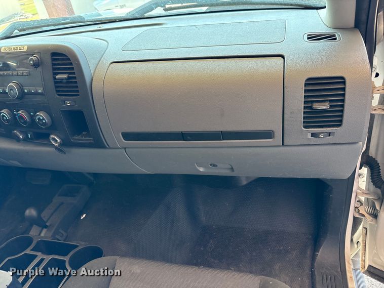 image for item EC4430 2013 Chevrolet Silverado 2500HD utility bed pickup truck