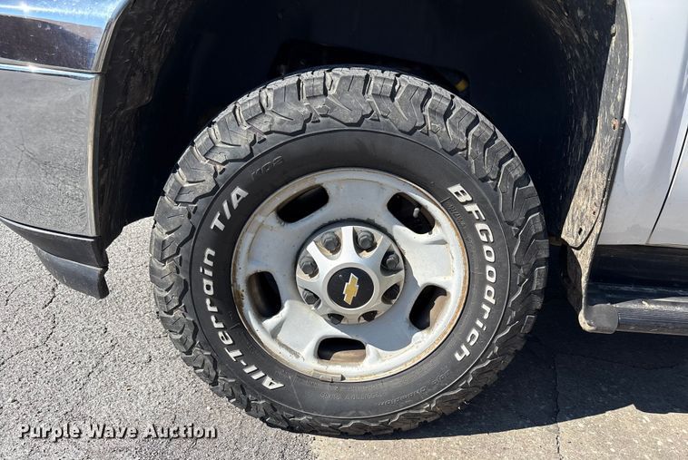 image for item EC4430 2013 Chevrolet Silverado 2500HD utility bed pickup truck