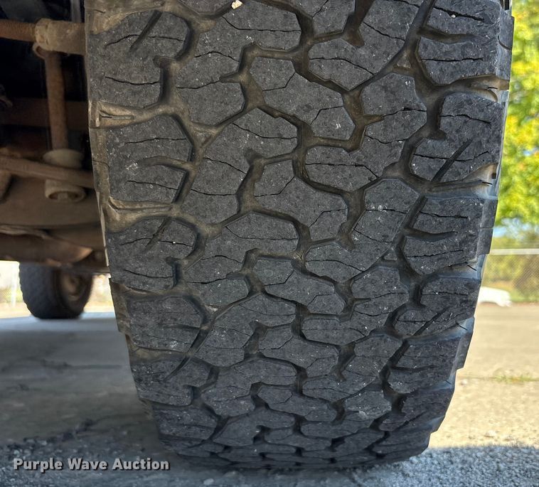 image for item EC4430 2013 Chevrolet Silverado 2500HD utility bed pickup truck