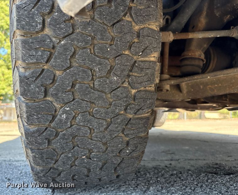 image for item EC4430 2013 Chevrolet Silverado 2500HD utility bed pickup truck