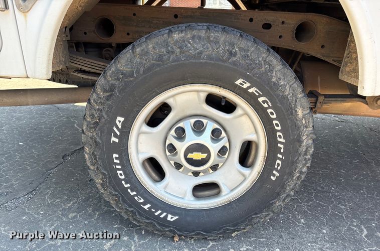 image for item EC4430 2013 Chevrolet Silverado 2500HD utility bed pickup truck