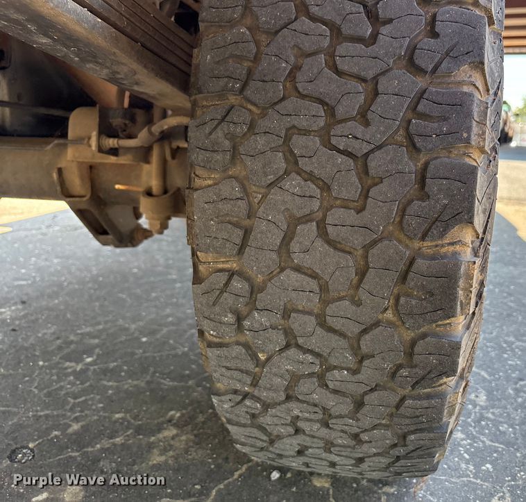 image for item EC4430 2013 Chevrolet Silverado 2500HD utility bed pickup truck