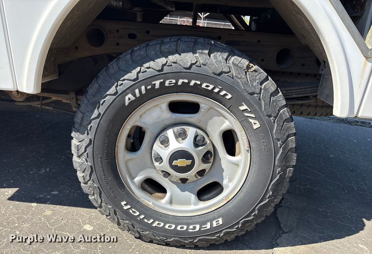 image for item EC4430 2013 Chevrolet Silverado 2500HD utility bed pickup truck