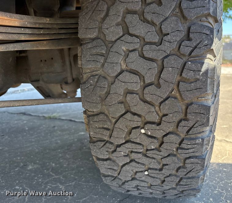 image for item EC4430 2013 Chevrolet Silverado 2500HD utility bed pickup truck