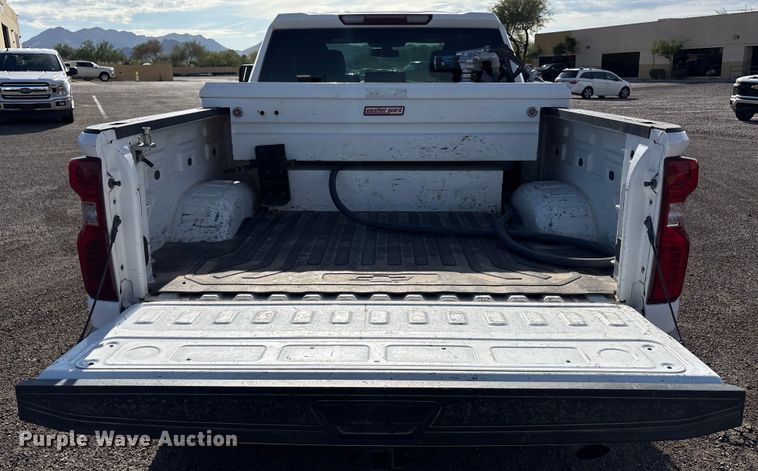 image for item EC8003 2021 Chevrolet Silverado 2500HD Double Cab pickup truck