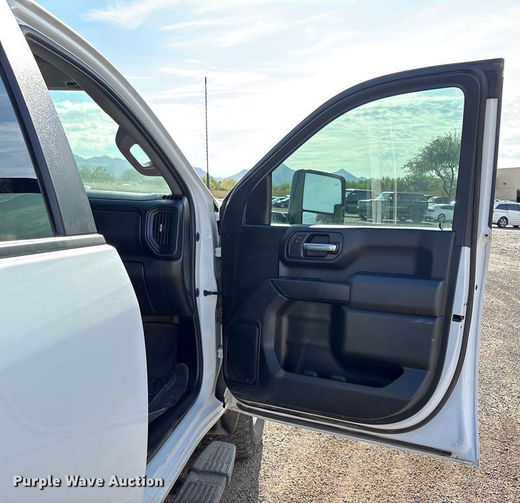 image for item EC8003 2021 Chevrolet Silverado 2500HD Double Cab pickup truck