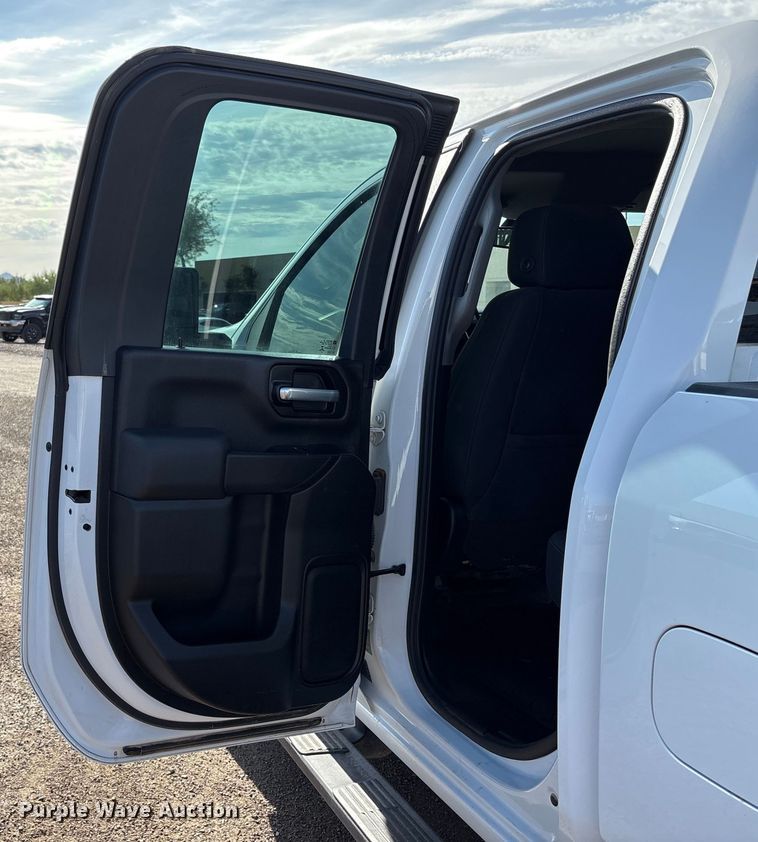 image for item EC8003 2021 Chevrolet Silverado 2500HD Double Cab pickup truck