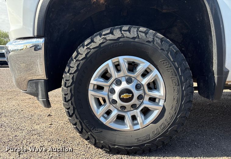 image for item EC8003 2021 Chevrolet Silverado 2500HD Double Cab pickup truck