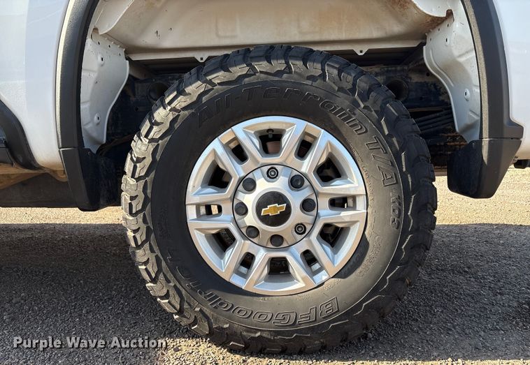 image for item EC8003 2021 Chevrolet Silverado 2500HD Double Cab pickup truck