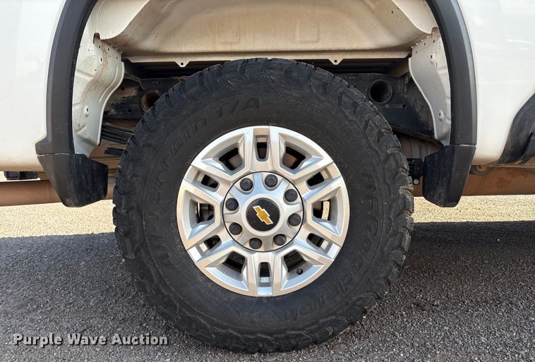 image for item EC8003 2021 Chevrolet Silverado 2500HD Double Cab pickup truck