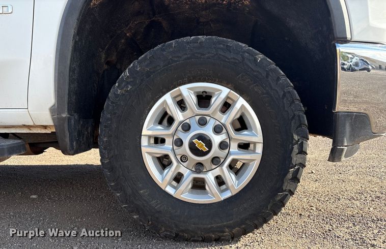 image for item EC8003 2021 Chevrolet Silverado 2500HD Double Cab pickup truck