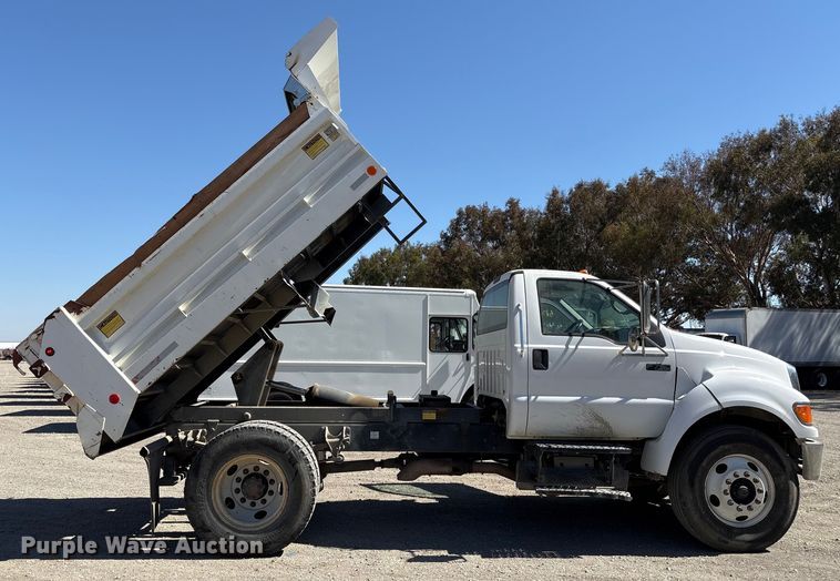 image for item EC8018 2008 Ford F750 Super Duty XL dump truck