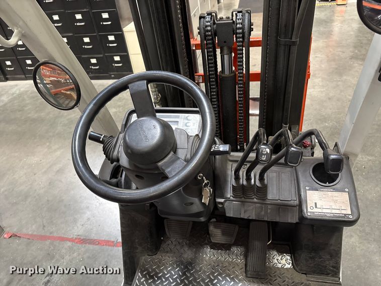 image for item EC8019 2016 UniCarriers CFS40 forklift