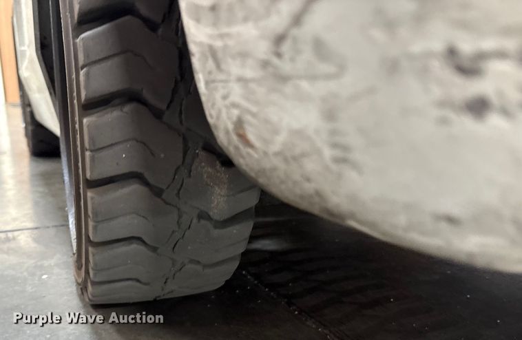 image for item EC8019 2016 UniCarriers CFS40 forklift