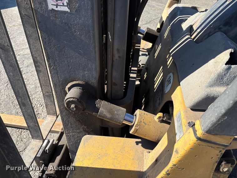 image for item EC8032 1994 Caterpillar GP25 forklift
