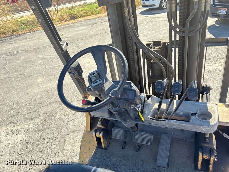 image for item EC8032 1994 Caterpillar GP25 forklift