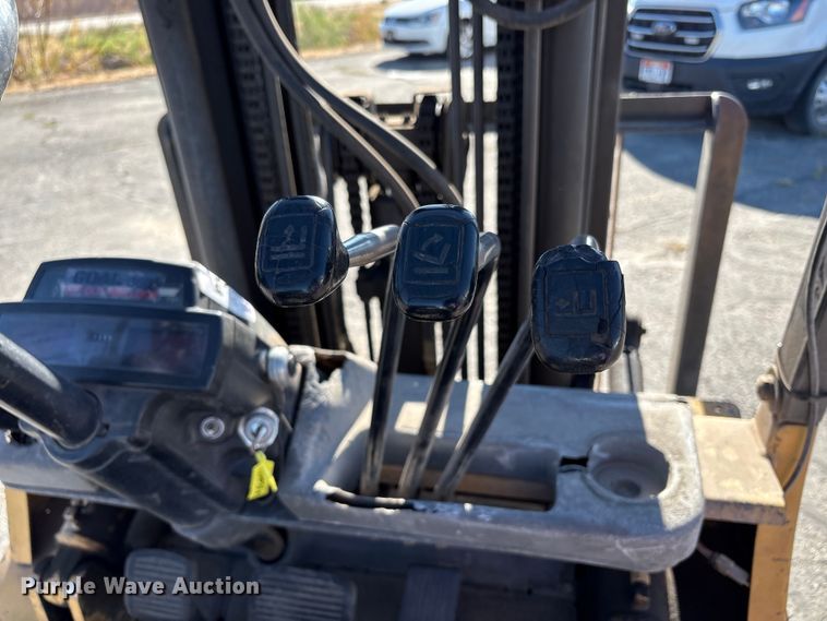 image for item EC8032 1994 Caterpillar GP25 forklift