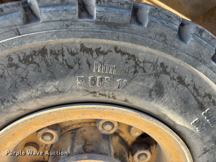 image for item EC8032 1994 Caterpillar GP25 forklift