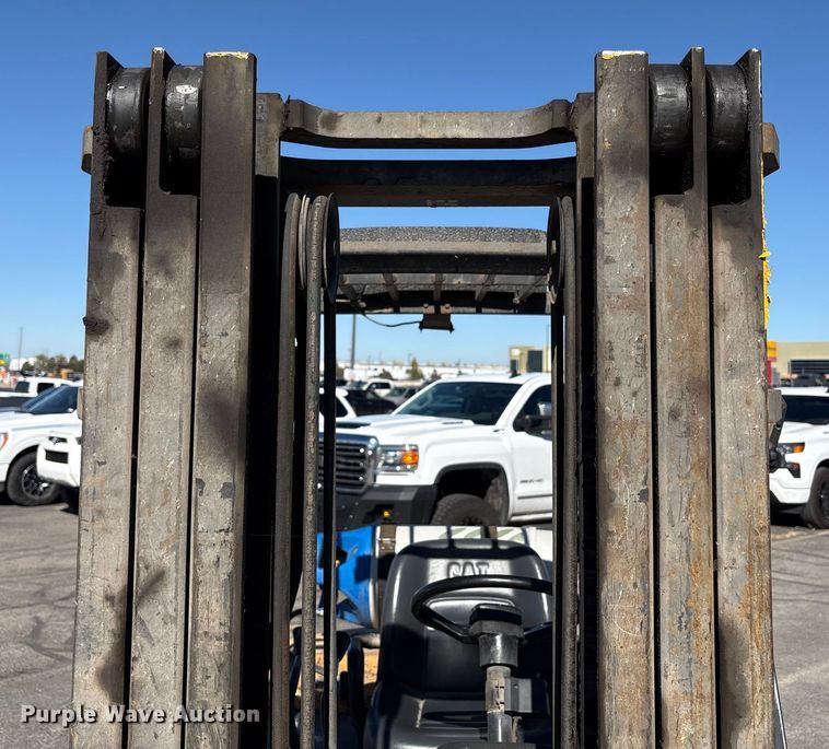 image for item EC8033 1997 Caterpillar GP25 forklift