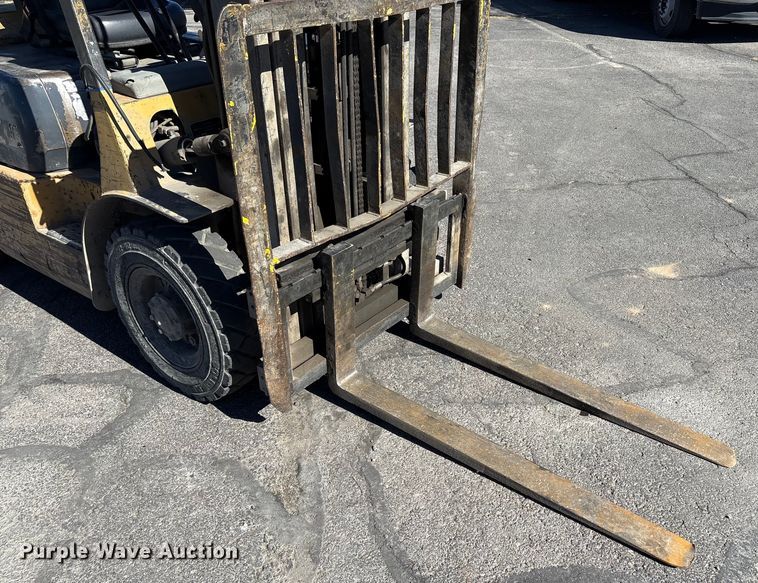 image for item EC8033 1997 Caterpillar GP25 forklift