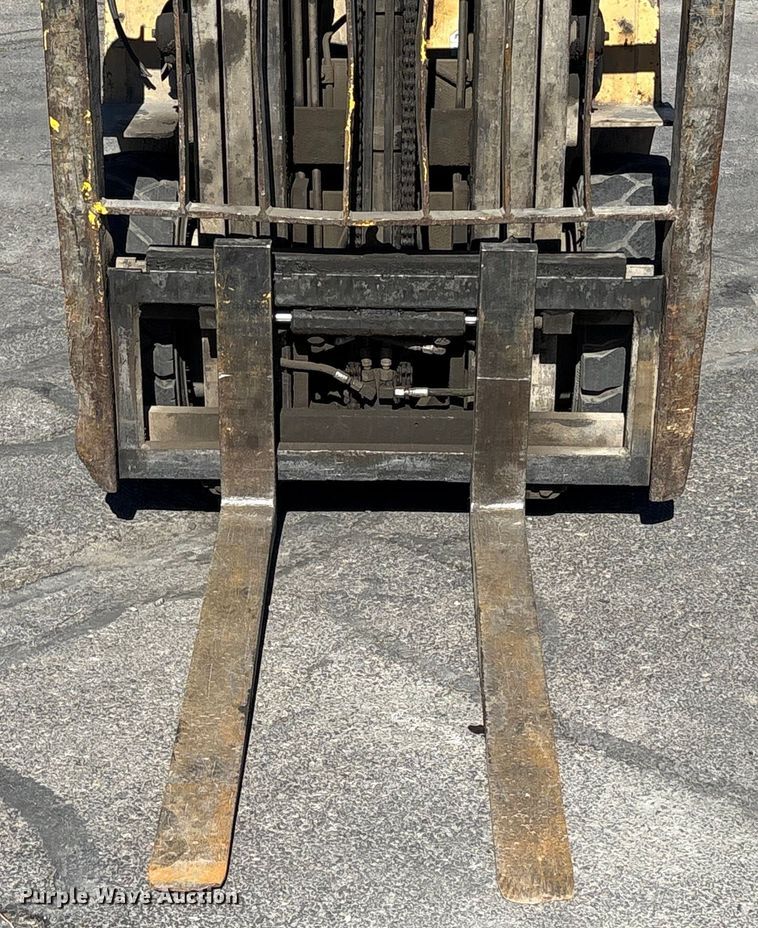 image for item EC8033 1997 Caterpillar GP25 forklift