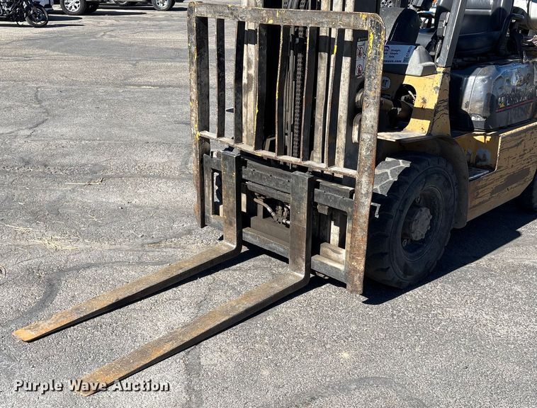 image for item EC8033 1997 Caterpillar GP25 forklift