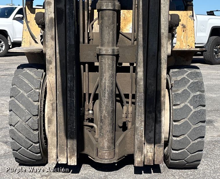 image for item EC8033 1997 Caterpillar GP25 forklift