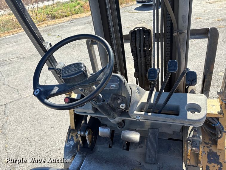 image for item EC8033 1997 Caterpillar GP25 forklift