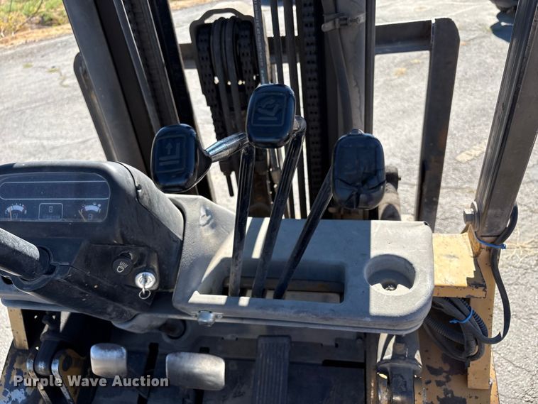 image for item EC8033 1997 Caterpillar GP25 forklift