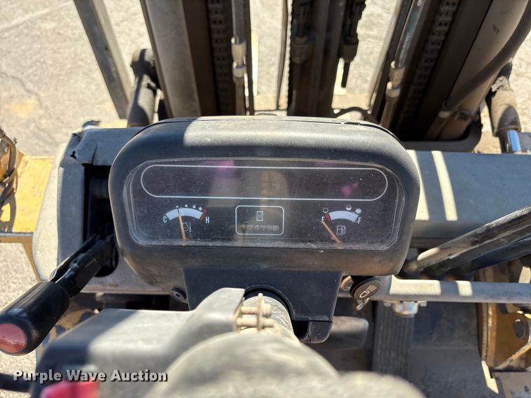 image for item EC8033 1997 Caterpillar GP25 forklift