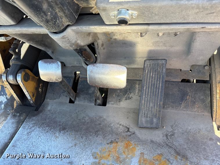 image for item EC8033 1997 Caterpillar GP25 forklift