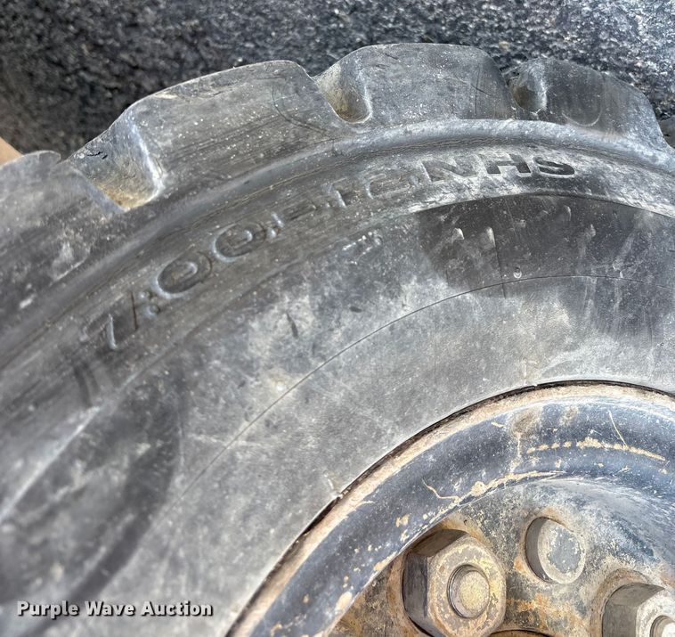 image for item EC8033 1997 Caterpillar GP25 forklift