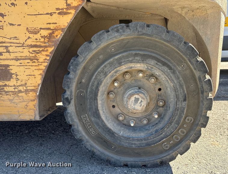 image for item EC8033 1997 Caterpillar GP25 forklift