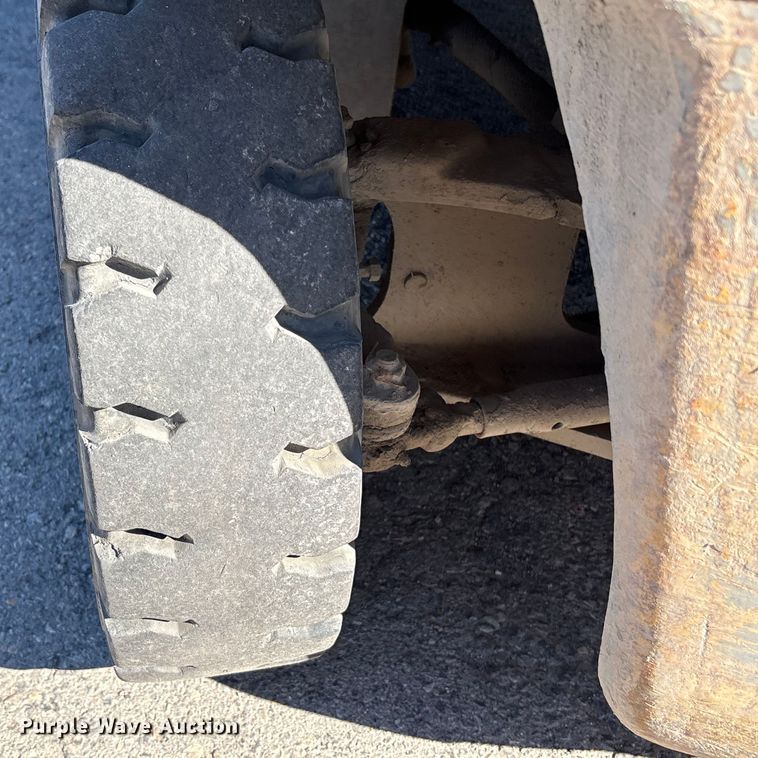 image for item EC8033 1997 Caterpillar GP25 forklift