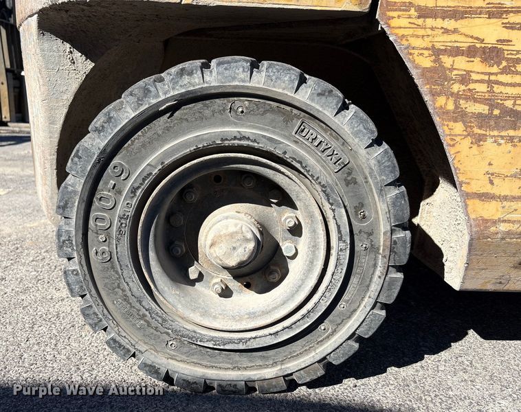 image for item EC8033 1997 Caterpillar GP25 forklift