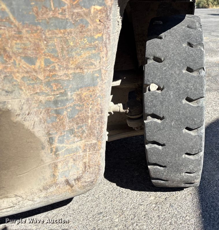 image for item EC8033 1997 Caterpillar GP25 forklift